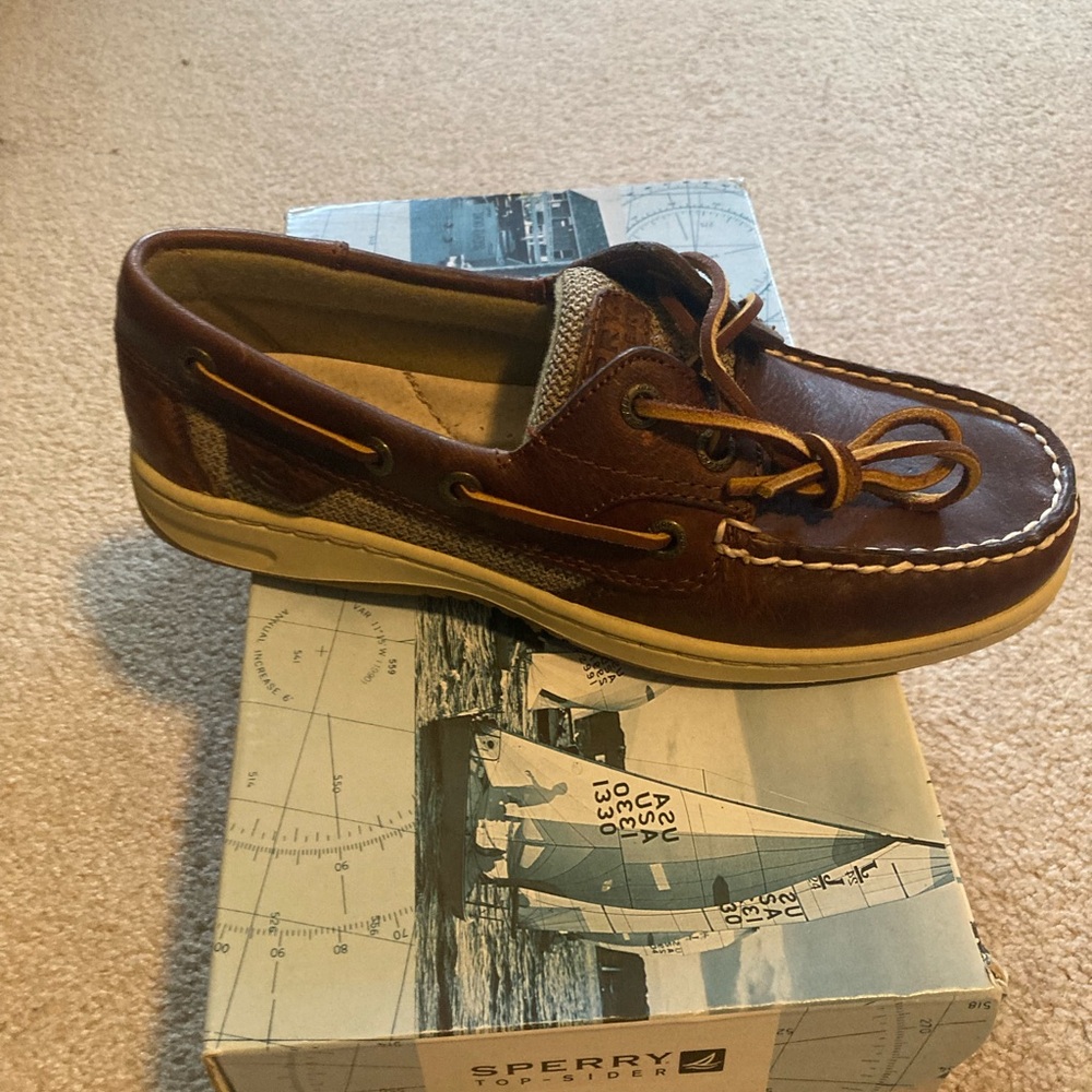 New w tags in Box Sperry Size 5 1/2 Bluefish Top Siders